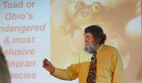 Dr. Scott Moody talks about toads at Science Cafe.