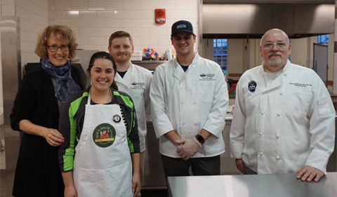Discovery Kitchen Students Make Black Bean Burgers