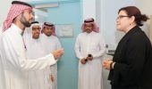 Edna Lima talks with, President of King Faisal University Dr. Mohammed bin Abdul Aziz Al-Ohali (second from left), and his assistants.