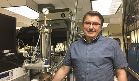 Dr. Wojciech Jadwisienczak at his lab in Stocker Center