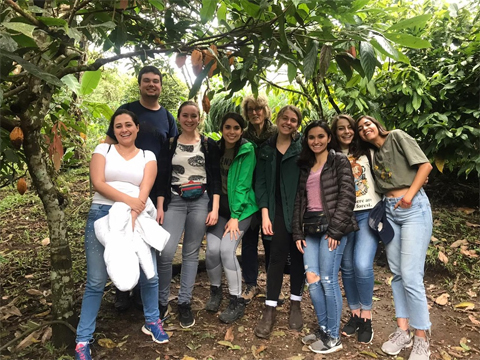 Students in Ecuador, group photo under tree