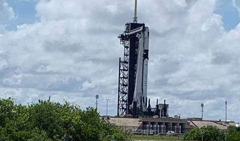 NASA's SpaceX Commercial Resupply Mission-22 sits on the pad, ready for launch.